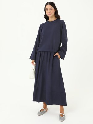 Lacivert Keten Karışımlı Bluz & Etek İkili Takım