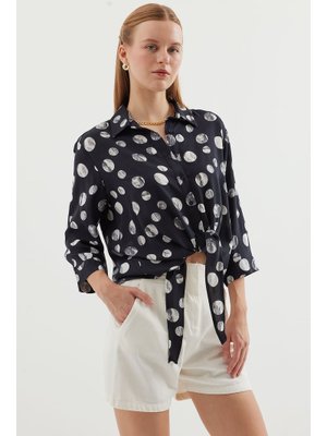 Siyah Önü Bağlamalı Desenli Gömlek Siyah Önü Bağlamalı Desenli Gömlek