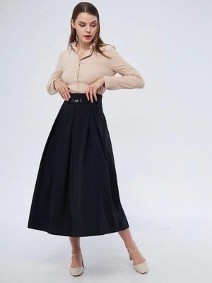 Siyah Uzun Metal Aksesuar Detaylı Mevsimlik Kloş Etek Siyah Uzun Metal Aksesuar Detaylı Mevsimlik Kloş Etek