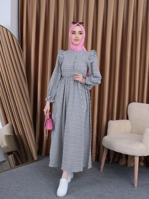 Siyah Omuzu Fırfırlı Gofre Elbise