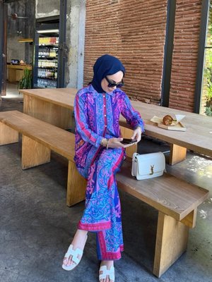 Desenli Gömlekli Takım