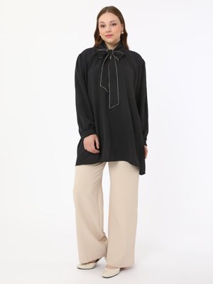 Siyah Büyük Beden Nakış Detaylı Boyundan Bağlamalı Aerobin Tunik