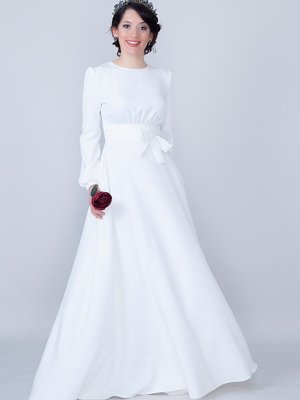 Beyaz Uzun Yuvarlak Yaka Kol Dokuma Kumaş Beli Büzgülü Kuşaklı Abiye Elbise Beyaz Uzun Yuvarlak Yaka Kol Dokuma Kumaş Beli Büzgülü Kuşaklı Abiye Elbise