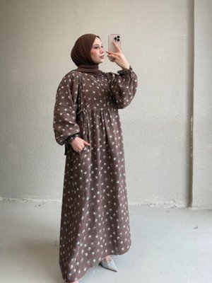 Kahverengi Çiçekli Yandan Bağlamalı Müslin Kumaş Elbise