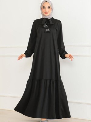 Siyah Taş Detaylı Elbise