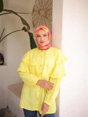 Sarı Çift Pelerinli Beli Bağlamalı Tunik Sarı Çift Pelerinli Beli Bağlamalı Tunik