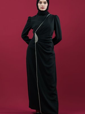 Siyah Yan Şerit Taş Detaylı Abiye Elbise Siyah Yan Şerit Taş Detaylı Abiye Elbise