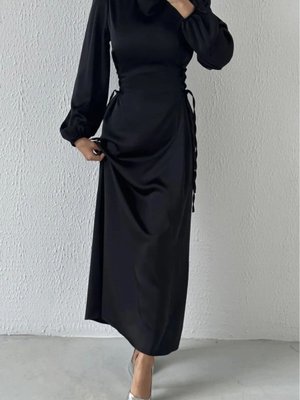 Siyah Saten Kumaş Yandan Bağlamalı Model Abiye Elbise