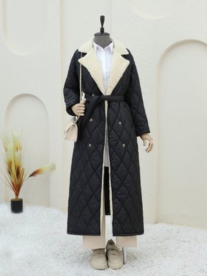 Siyah Önü Düğmeli Yakası Kürklü Astarlı Kapitone Kaban