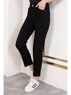 Siyah Cepli Kesik Paçalı Kot Pantolon Siyah Cepli Kesik Paçalı Kot Pantolon