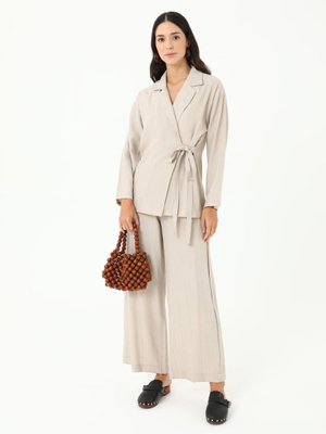 Bej Kruvaze Ceket Pantolon Takım