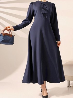 Lacivert Kurdele Detaylı İthal Krep Elbise Lacivert Kurdele Detaylı İthal Krep Elbise