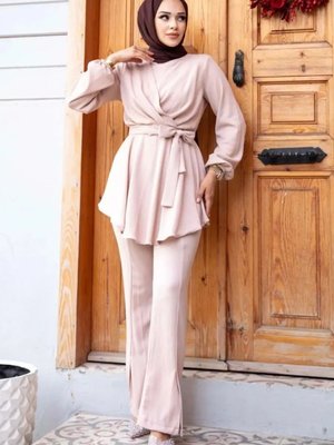 Krem V Çaprazlı Pantolonlu İkili Takım