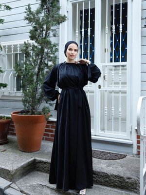 Siyah Büzgü Yaka Kurdelalı Abiye Elbise