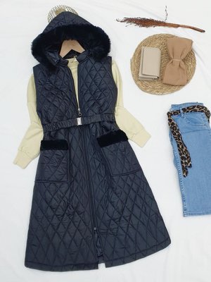 Siyah Çıkma Kapüşonlu Kemerli Kapitone Yelek