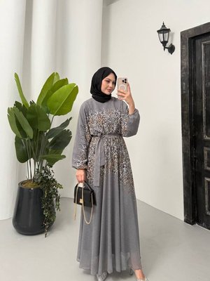 Gri Şifon Kumaş Kuşaklı Kayık Yaka Elbise