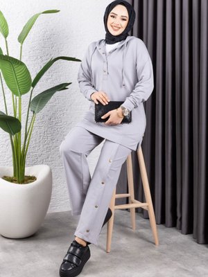 Gri Pantolonu Çıtçıt Detaylı Spor İkili Takım