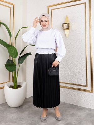 Siyah Uzun Deri Görünümlü Beli Lastikli Piliseli Etek Siyah Uzun Deri Görünümlü Beli Lastikli Piliseli Etek