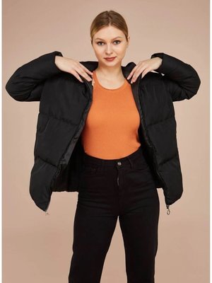 Siyah Kapüşonlu Şişme Mont