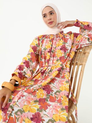 Yakası Gipe Detaylı Desenli Elbise Cok Renkli