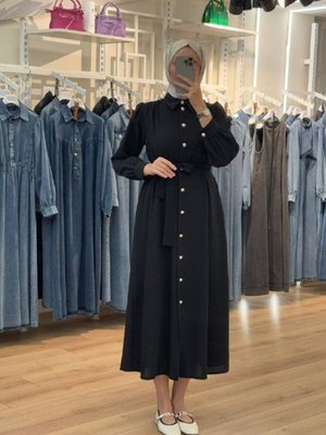 Siyah Arkası A Pile Düğmeli Kuşaklı Elbise Siyah Arkası A Pile Düğmeli Kuşaklı Elbise