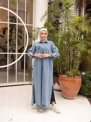 Mavi Yırtmaç Detaylı Düğmeli Gömlek Elbise Denim Kap Pardesü Mavi Yırtmaç Detaylı Düğmeli Gömlek Elbise Denim Kap Pardesü