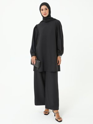 Siyah Pili Detaylı Krep Tunik Pantolon İkili Takım