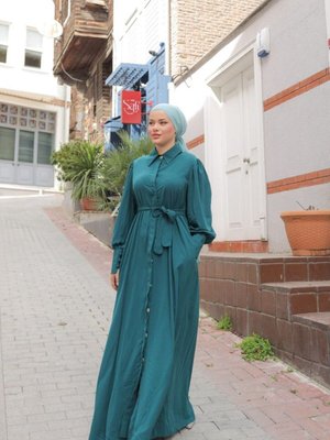 Zümrüt Gizli Patlı Düğmeli Ferace Zümrüt Gizli Patlı Düğmeli Ferace