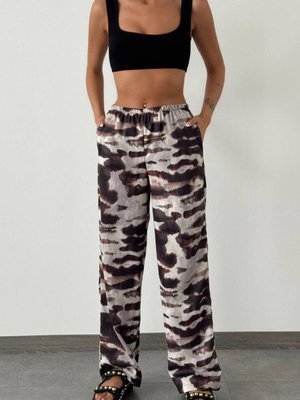 Kahve Desenli Saten Pantolon