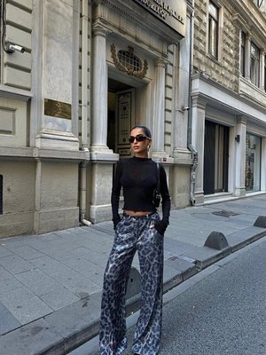 Koyu Gri Leopard Payetli Tasarım Pantolon Koyu Gri Leopard Payetli Tasarım Pantolon