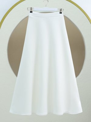 Beyaz Bol Kiloş Sukuba Puf Etek