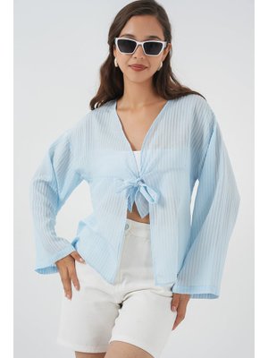 Mavi Önü Bağcıklı Bluz Mavi Önü Bağcıklı Bluz