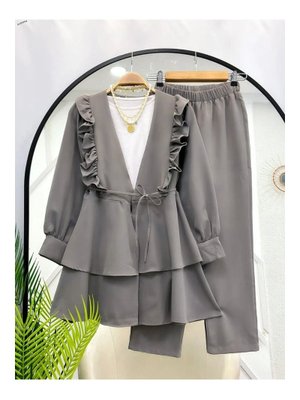 Gri Nilüfer Fırfırlı Klasik İkili Takım Gri Nilüfer Fırfırlı Klasik İkili Takım