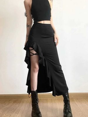 Siyah Uzun Etnik Volanlı Tek Bacak Yırtmaçlı Balık Model Fırfırlı Maksi Gotik Tarz Etek Siyah Uzun Etnik Volanlı Tek Bacak Yırtmaçlı Balık Model Fırfırlı Maksi Gotik Tarz Etek