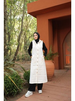 Krem Kapüşonlu Çıtçıtlı Kolsuz Cepli Uzun Kapitone Yelek