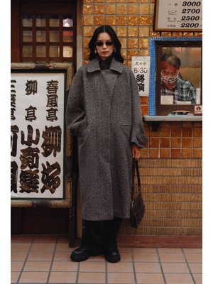 Siyah Asimetrik Kapama Kaşe Kaban