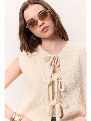Vanilya Bağcıklı Triko Yelek