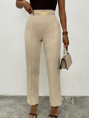 Bej Beli Lastikli Cepli Metal Detaylı Pantolon Bej Beli Lastikli Cepli Metal Detaylı Pantolon
