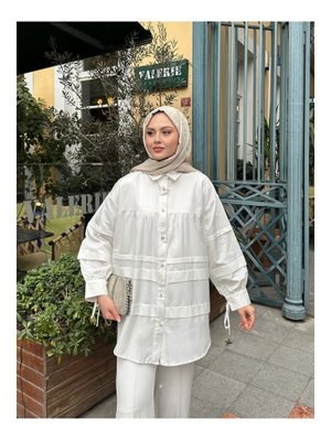 Beyaz Kol Detaylı Gold Düğmeli Gömlek Beyaz Kol Detaylı Gold Düğmeli Gömlek