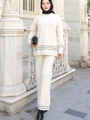 Beyaz Şerit Detaylı Triko İkili Takım