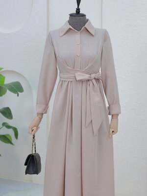 Bej Yarım Düğmeli Önü Çapraz Bağlamalı Keten Elbise Bej Yarım Düğmeli Önü Çapraz Bağlamalı Keten Elbise