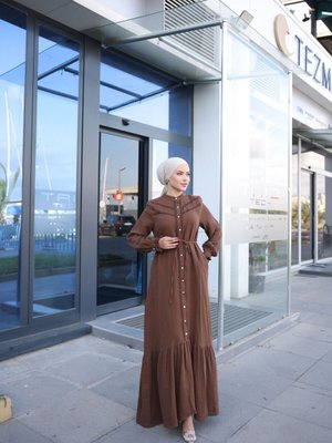 Kahve Eteği Fırfırlı Dantelli Müslin Elbise