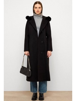 Siyah Kürklü Kapüşonlu Beli Bağlamalı Uzun Kaban