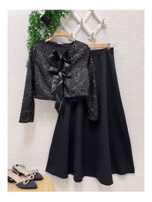 Siyah Pul Detay Etekli Takım Siyah Pul Detay Etekli Takım