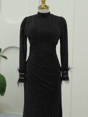 Siyah Kolu Tüylü Önü Çift Kuyruklu Abiye Elbise