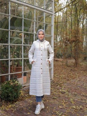 Krem Kapüşonlu Çıtçıtlı İki Yan Cepli Uzun Kap 46)