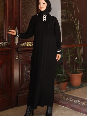 Siyah Düğme Detaylı Triko Elbise