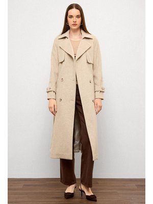 Pelerin Detaylı Kruvaze Kaban Kum