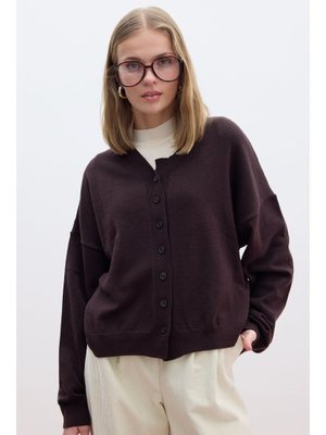 Kahverengi Yumuşak Dokulu Oversize Triko Hırka Kahverengi Yumuşak Dokulu Oversize Triko Hırka