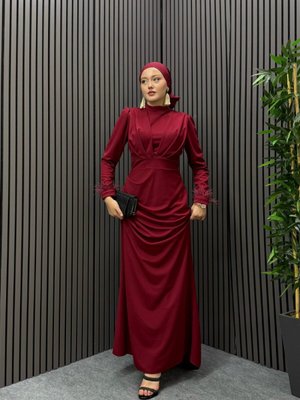 Bordo Zeyna Kol Tüylü Abiye Elbise Bordo Zeyna Kol Tüylü Abiye Elbise